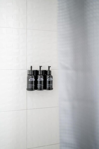 Building Photo - 1136 Crescent Ave NE