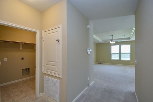 Building Photo - 8135 Running Brook Ln