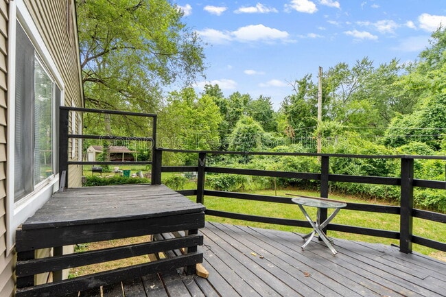 Building Photo - 2019 Raven Dr