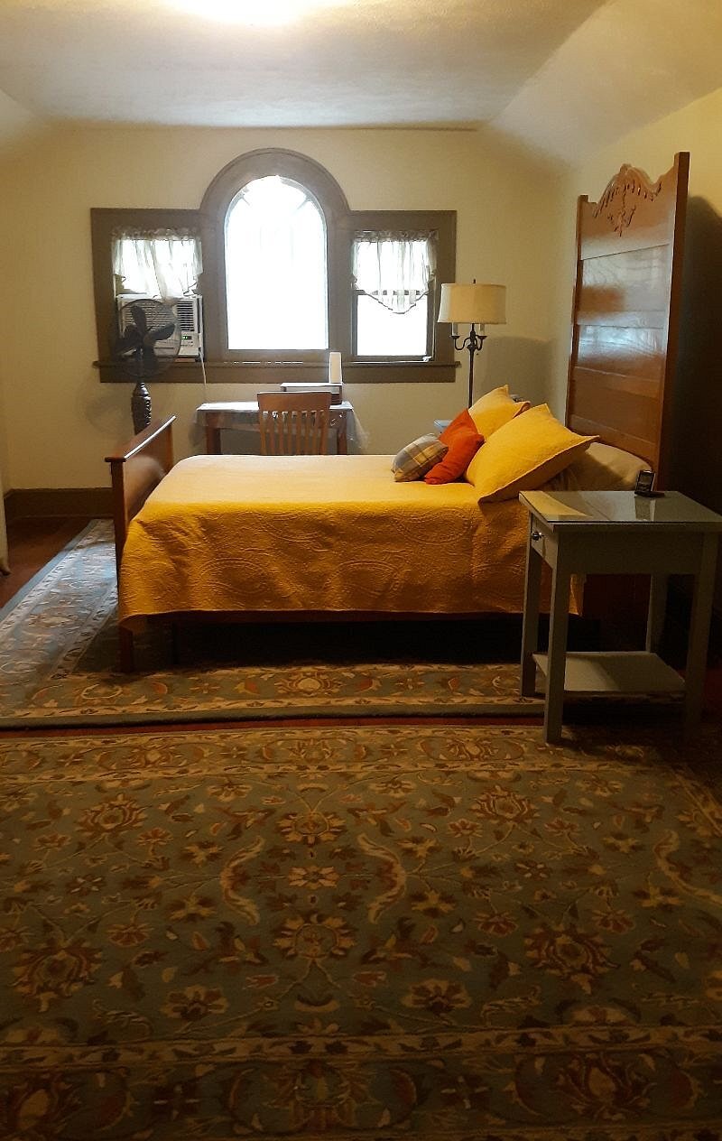 Bedroom 5 - Gallery Forest Room - 101 N 34th St