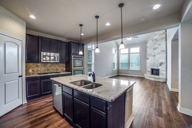 Building Photo - GORGEOUS 4-BEDROOM IN BELTERRA
