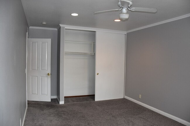 Building Photo - Large Home in North Orange