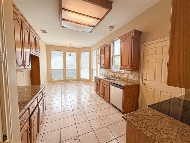 Building Photo - 8902 Bayshore Ln