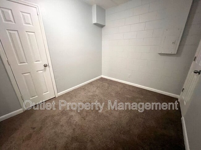 Building Photo - 411 Slumber Ln