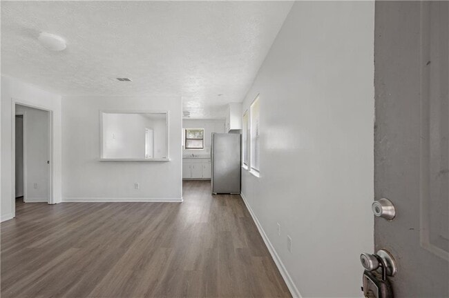 Building Photo - 233 Tanglewood Dr