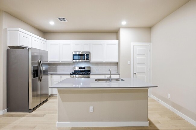 Building Photo - 518 Travine Dr