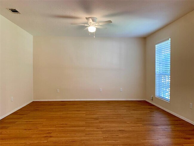 Building Photo - 22 N Wavy Oak Cir