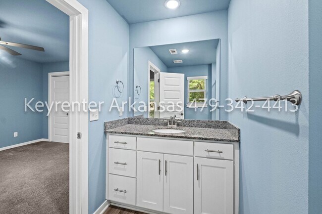 Building Photo - Beautiful 2 Bed, 3 Bath Home Just Off Weddington!