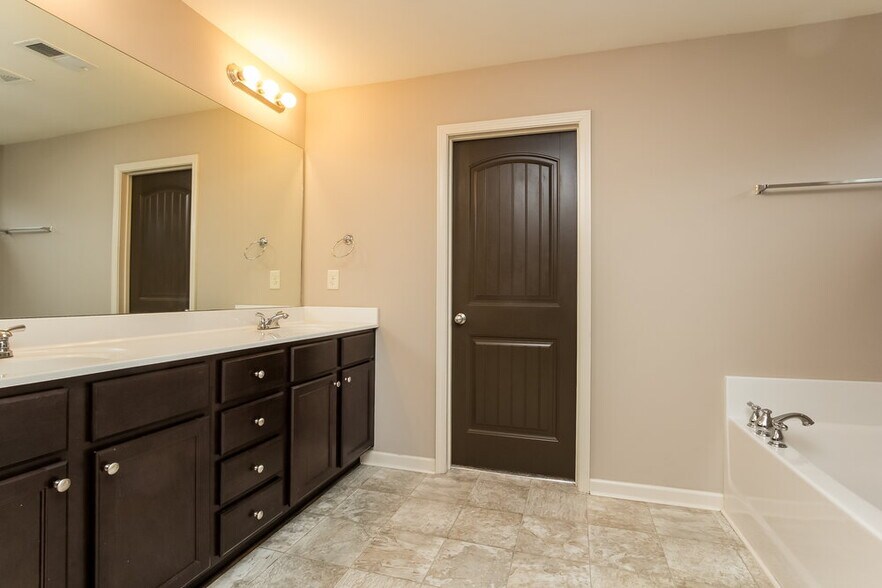 Building Photo - 261 Chandler Bluff Ct SE