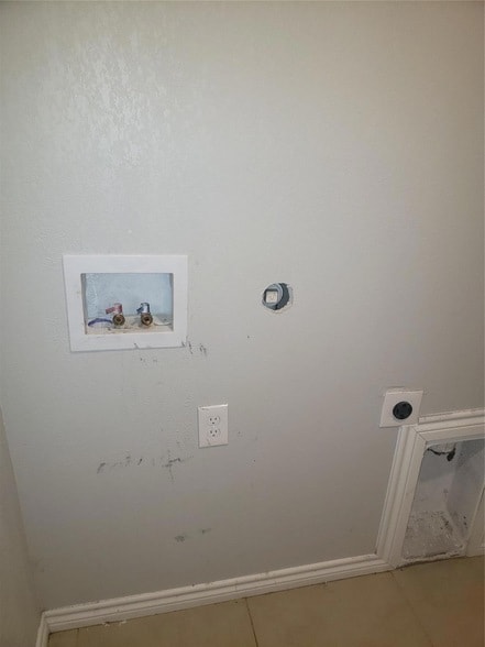 Building Photo - 8105 Canoe Ridge Ln