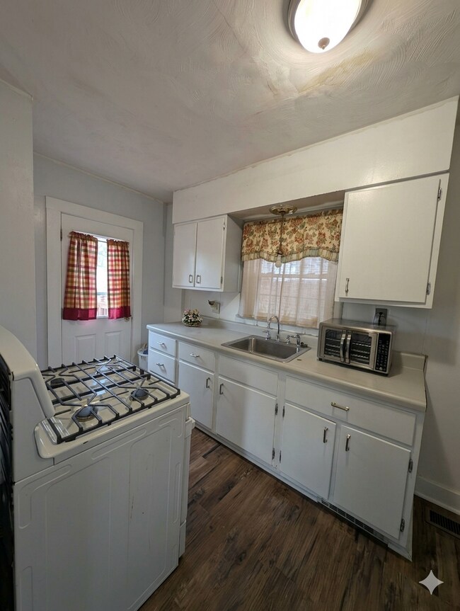 Building Photo - 3 Bed/1 Bath Home for Rent -- $300 CREDIT AVAILABLE