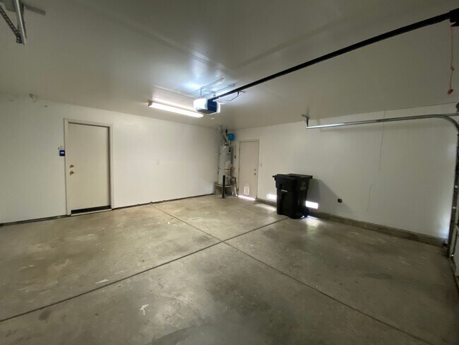 Building Photo - Cozy 3 Bedroom With A Large Den!