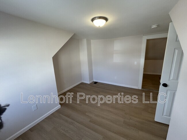 Building Photo - 31 Hilton St