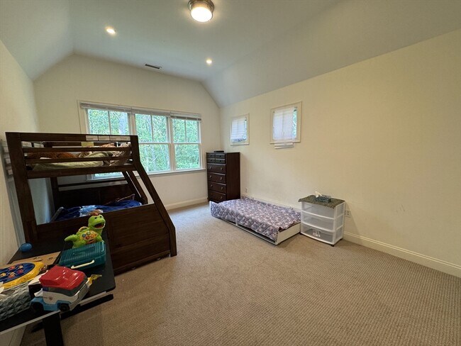 Building Photo - 31 Green Meadow Dr