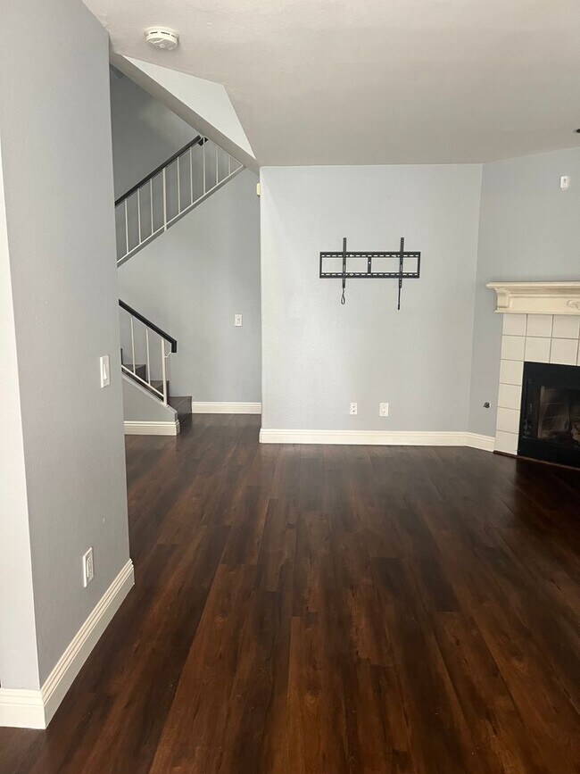 Building Photo - Beautiful Condo Palm Colony Camarillo