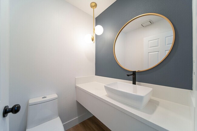 Building Photo - 9455 Hillhaven Ave