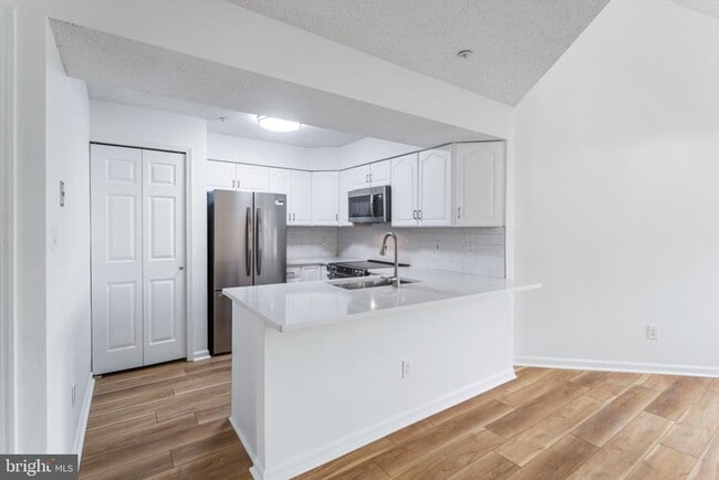 Building Photo - 6008 Mersey Oaks Way