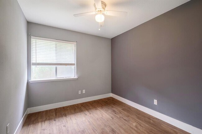 Building Photo - 8900 Pocono Cove