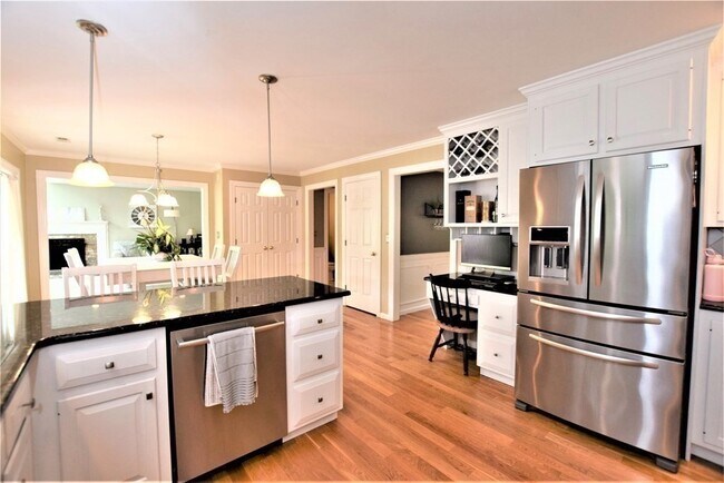 Building Photo - 398 Davis St