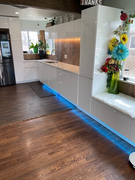 Building Photo - 2210 Marshall St