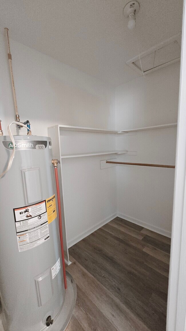 Building Photo - Monetta Apartments