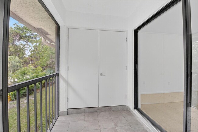 Building Photo - 5151 W Club Cir