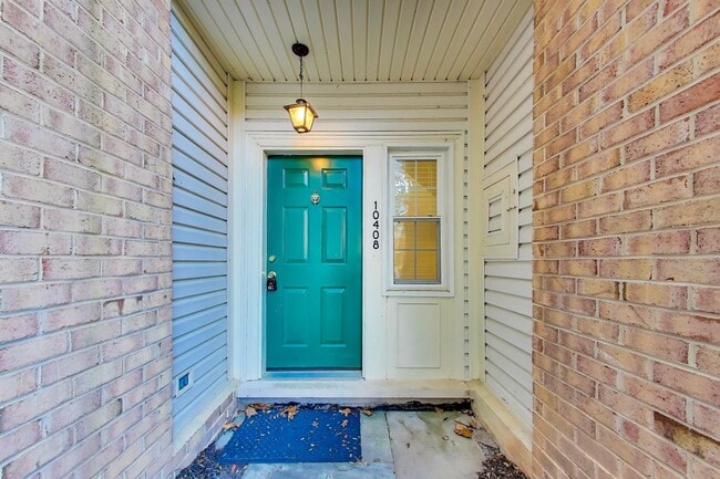 Building Photo - FRESH & READY -- Elegant 3 bedroom, 2.5 bath - 2 Level Condo!