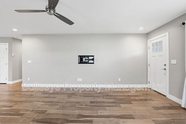 Building Photo - 5029 S 11th Pl