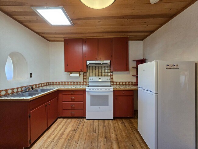 Building Photo - 631 Don Felix St