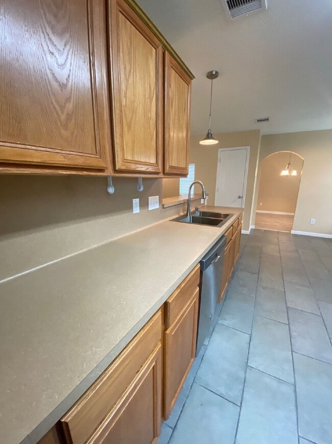 Building Photo - Spacious 4Bed, 2.5 Bath plus Bonus Room, 2-story home in the desirable Remington Grove community!