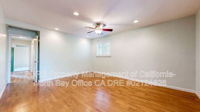 Building Photo - 652 Corlano Ave