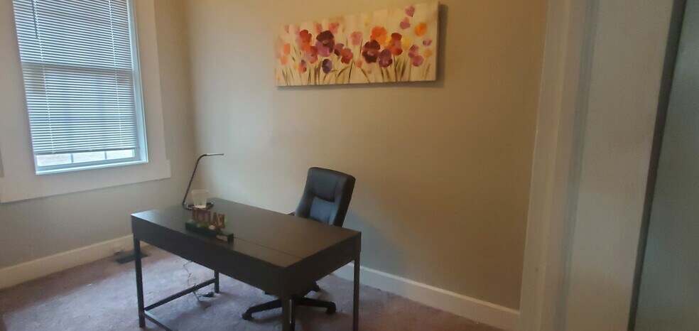 Office of extra room - 4265 Floyd Rd