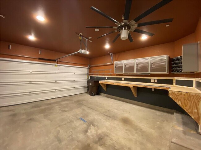 Building Photo - 1310 W Parmer Ln