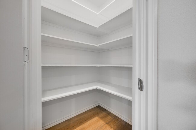 Building Photo - 6077 Freedom Dr