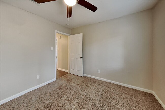 Building Photo - 3007 Birch Creek Dr