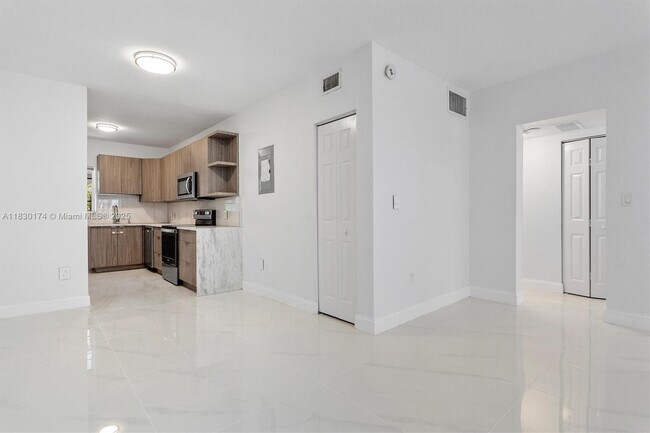 Building Photo - 9745 Bay Harbor Terrace