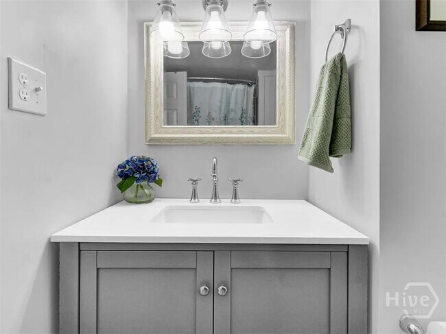 Building Photo - 304 E Fourth St