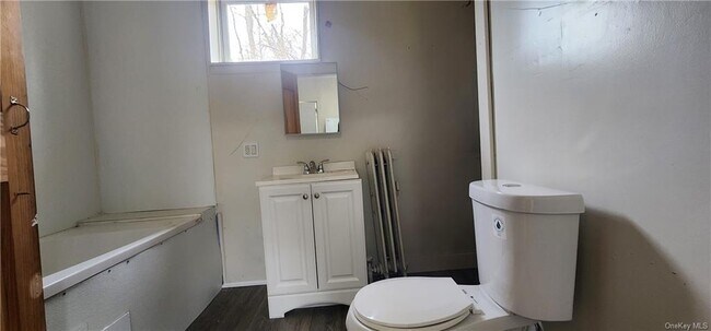 Building Photo - 368 E Broadway