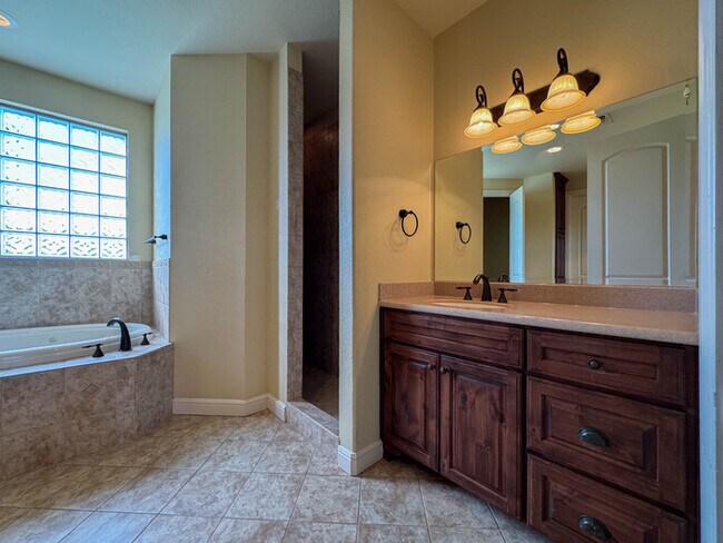 Building Photo - 1559 E Blackjack Rd E