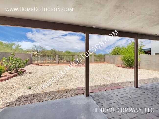 Building Photo - 1034 W Camino Hombre Viejo