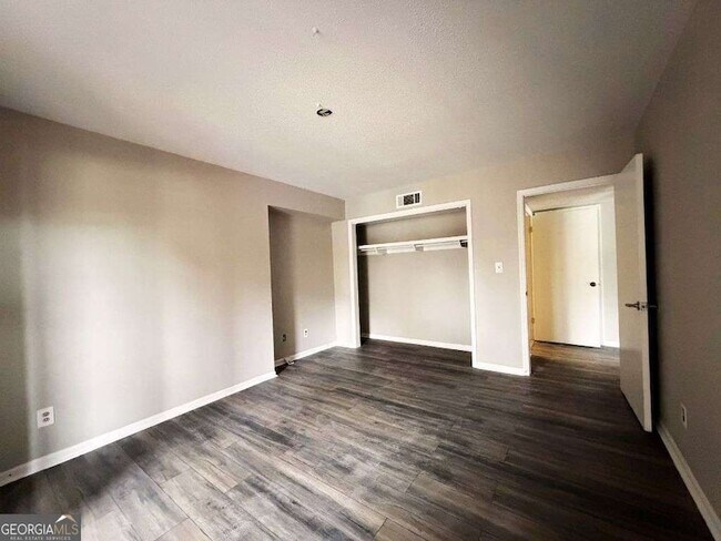 Building Photo - 2928 Parc Lorraine