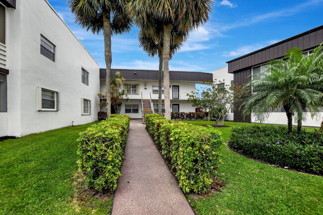 Building Photo - 969 Normandy U