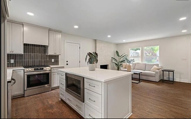 Building Photo - 6111 W 58th St