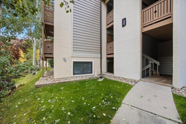 Building Photo - 998 W Beaver Creek Blvd