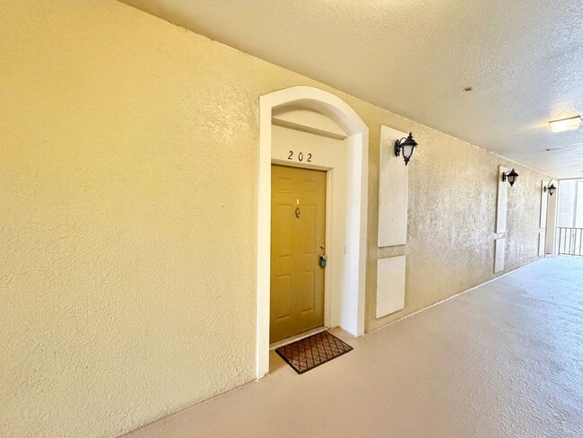 Building Photo - Orlando - 2 Bedroom, 2 Bathroom -  $1,695.00