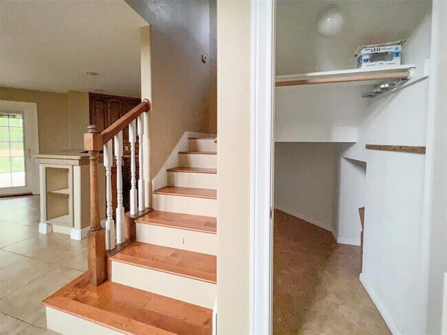 Building Photo - 12010 Shady Springs Rd