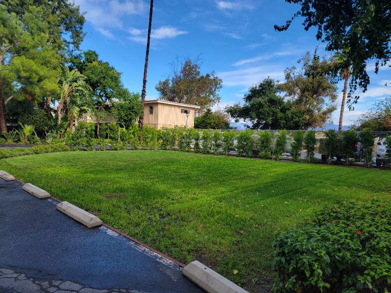 Building Photo - 13531 Wyandotte St