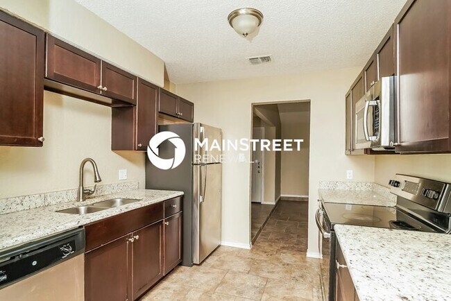 Building Photo - 3 Bedroom Pet-Friendly Home in Arlington, TX with Main Street Renewal