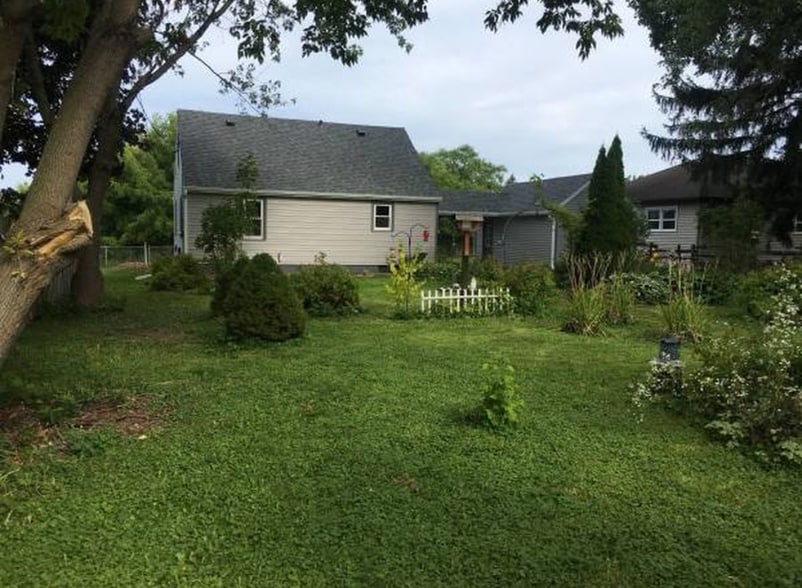 Building Photo - 819 Chicago St