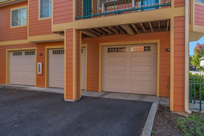 Building Photo - Pheasant Run Condo- 3rd floor NEW PAINT & ...